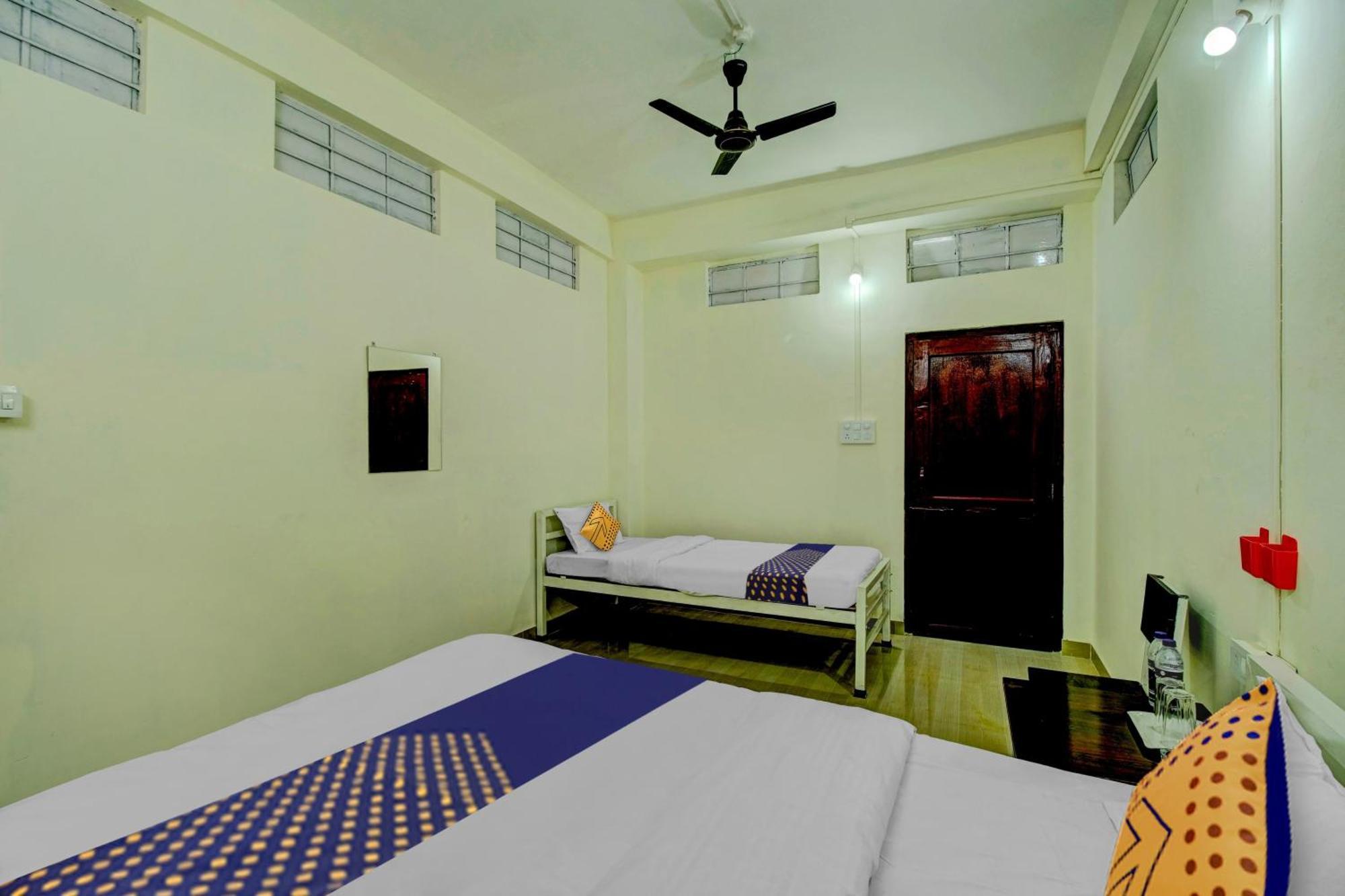 Spot On Rainbow Lodge Guwahati Buitenkant foto