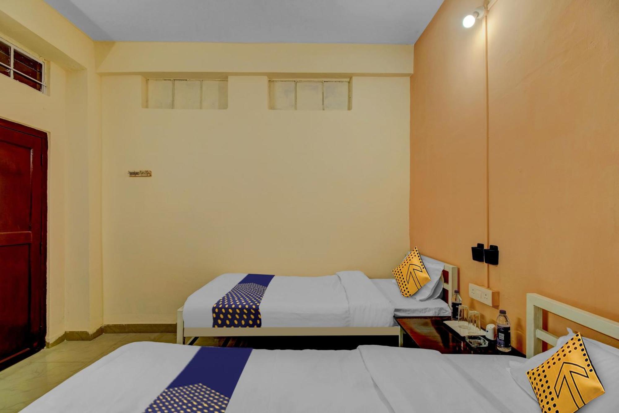 Spot On Rainbow Lodge Guwahati Buitenkant foto