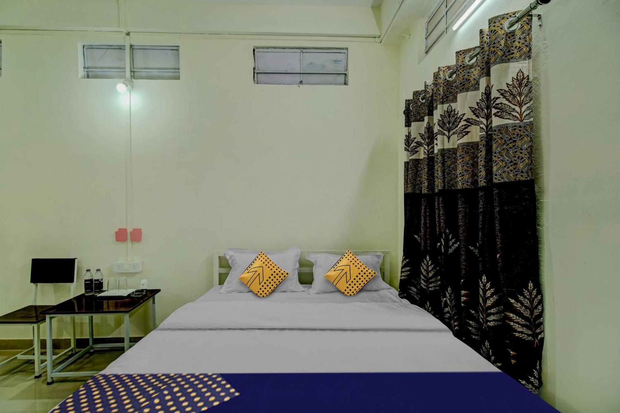 Spot On Rainbow Lodge Guwahati Buitenkant foto